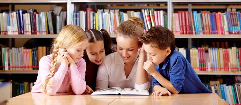 הכנת שיעורי בית עם הילדים